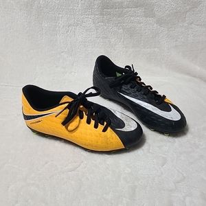 Nike Youth 3.5Y JR Hypervenom Phade III FG Cleats 852580-801